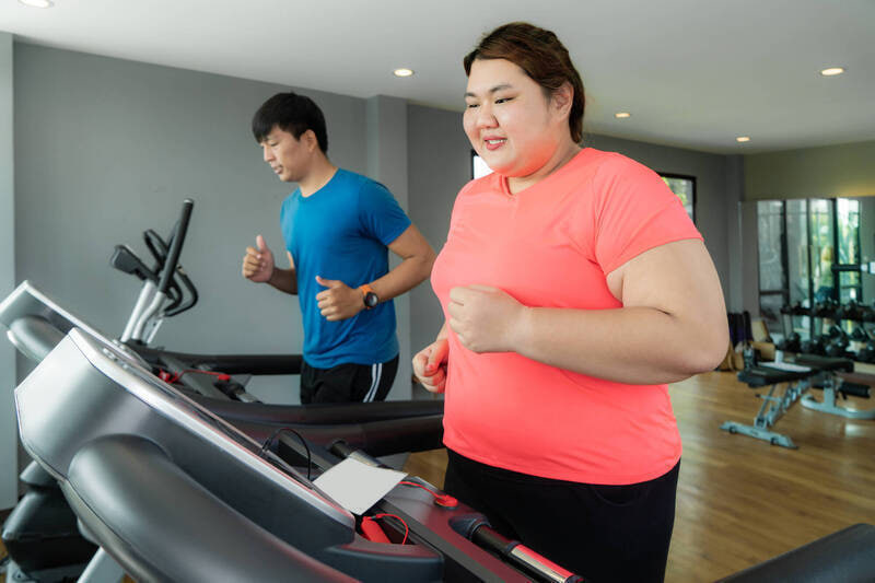 วิธีลดไขมันในช่องท้อง? นักโภชนาการแนะนำ: ควบคุมอาหาร + ออกกำลังกายดีที่สุด!